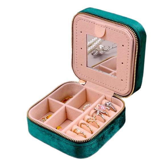 🍒3/$30 New Green Velvet Travel Jewelry Box - Picture 5 of 6